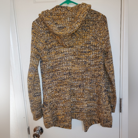 Effeic Sweater - Picture 2 of 6